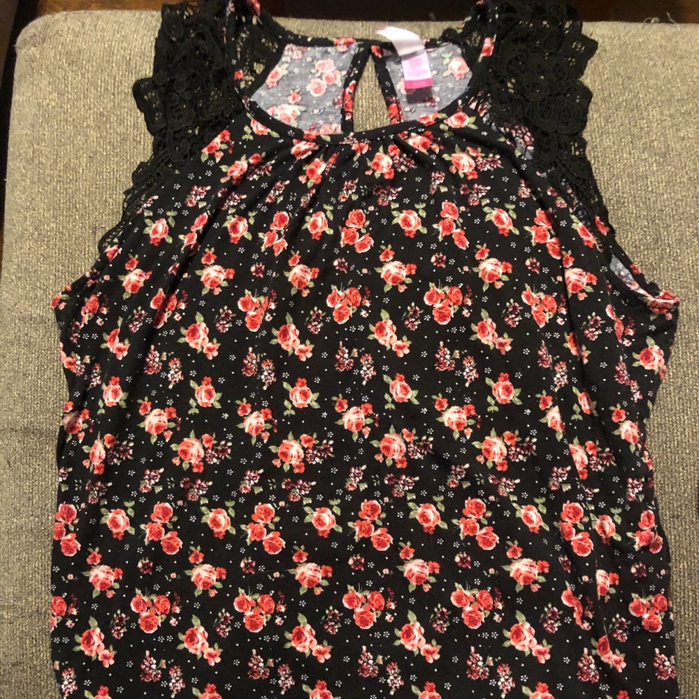 🟣Black with roses shirt